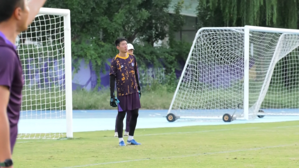 src, 渐挑起大梁